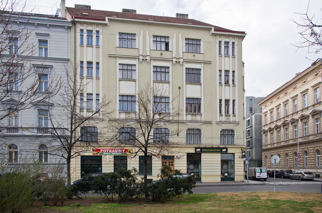 Apartments With 2 Bathrooms- 5 Minutes From Old Town - 102 M2 Прага Экстерьер фото