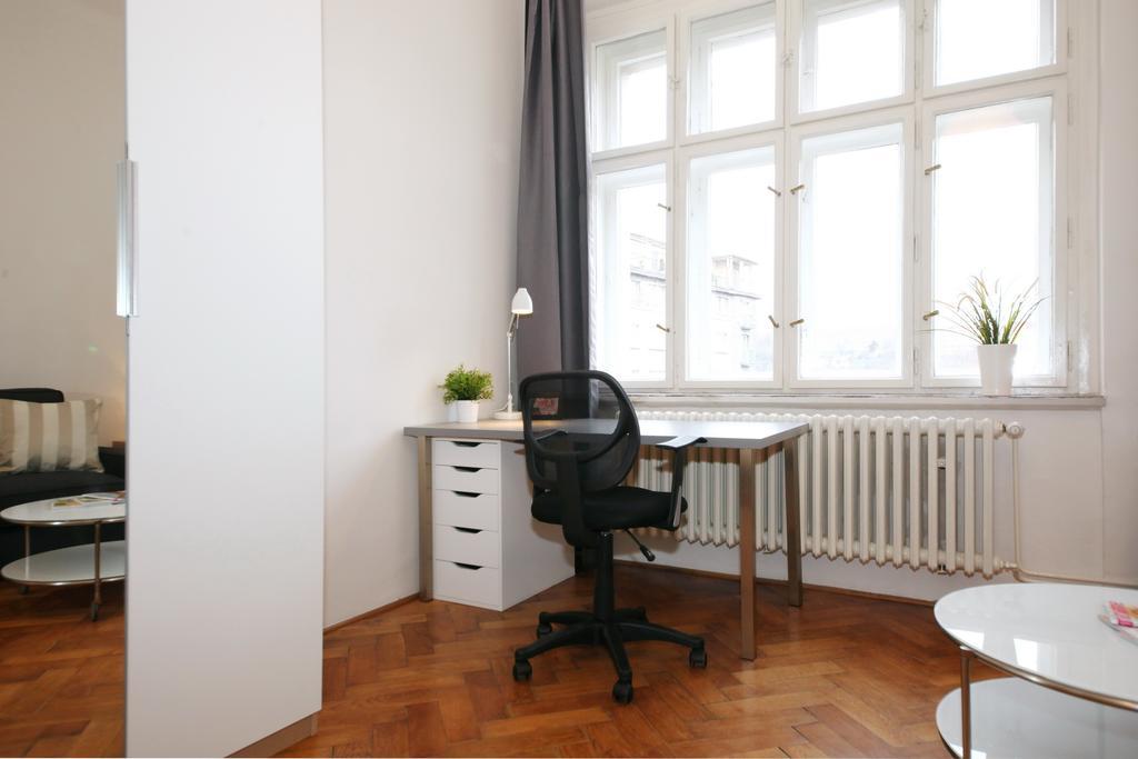 Apartments With 2 Bathrooms- 5 Minutes From Old Town - 102 M2 Прага Экстерьер фото