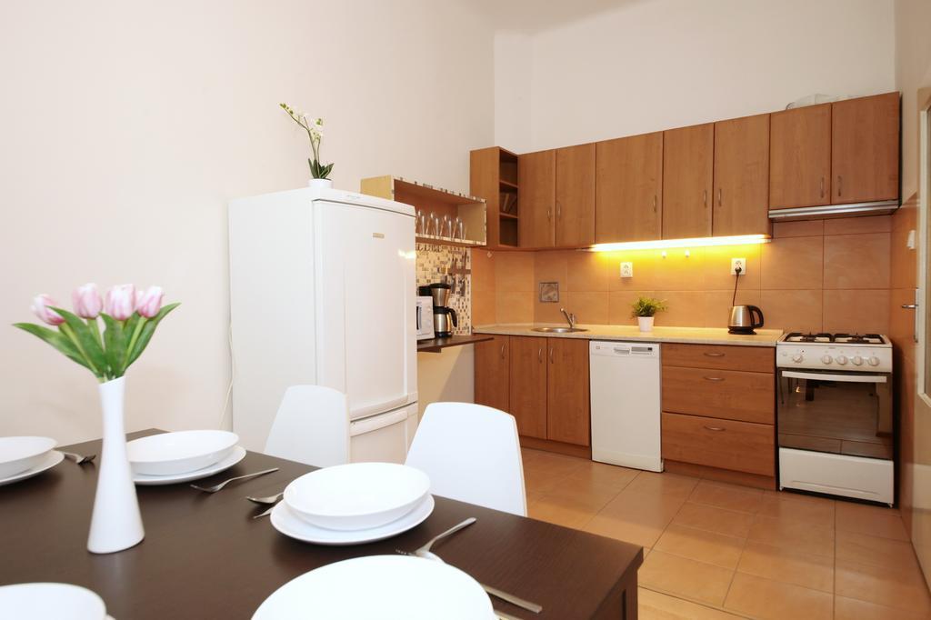 Apartments With 2 Bathrooms- 5 Minutes From Old Town - 102 M2 Прага Экстерьер фото