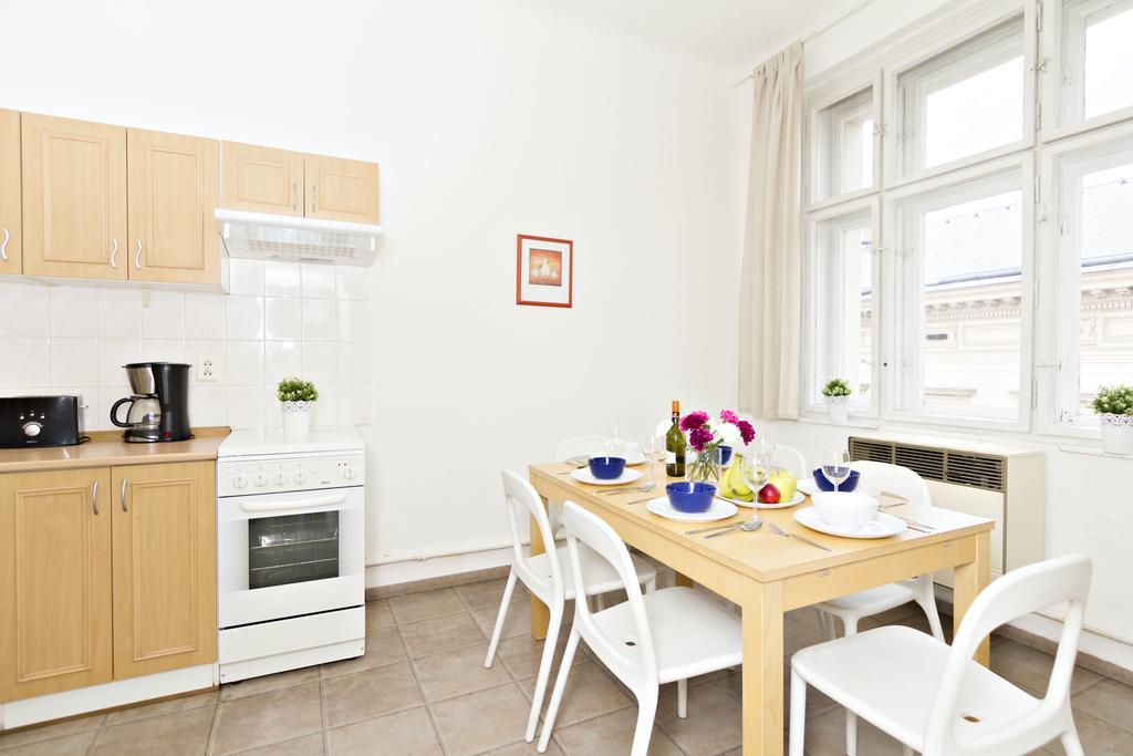 Apartments With 2 Bathrooms- 5 Minutes From Old Town - 102 M2 Прага Экстерьер фото