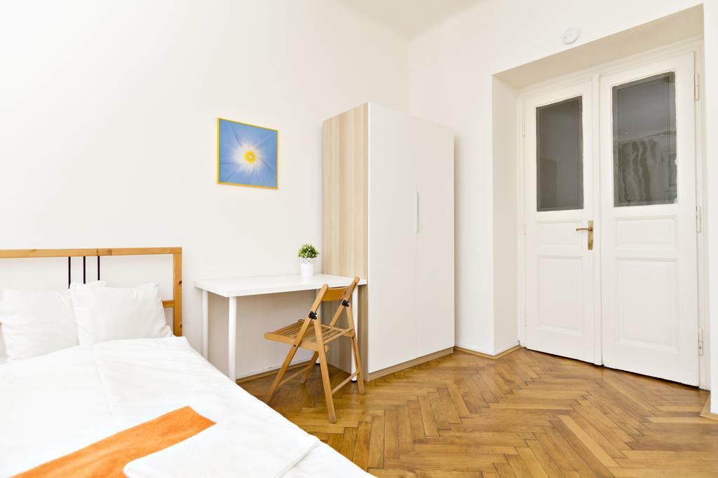 Apartments With 2 Bathrooms- 5 Minutes From Old Town - 102 M2 Прага Экстерьер фото