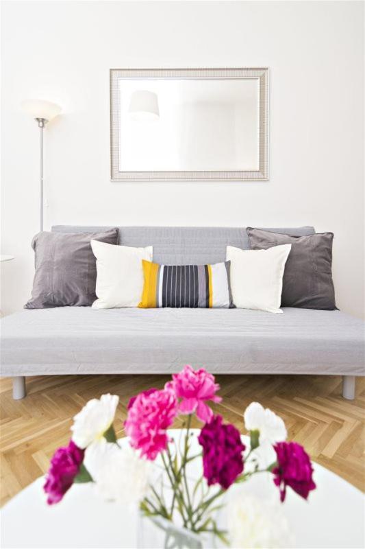 Apartments With 2 Bathrooms- 5 Minutes From Old Town - 102 M2 Прага Экстерьер фото