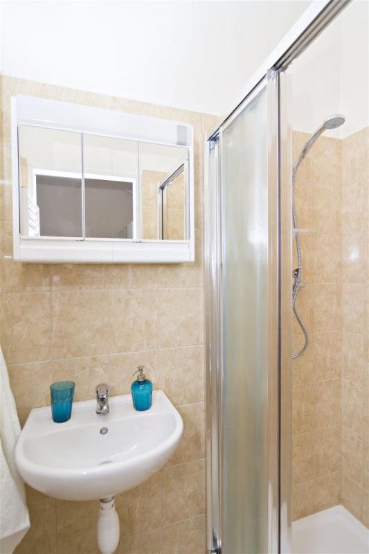Apartments With 2 Bathrooms- 5 Minutes From Old Town - 102 M2 Прага Экстерьер фото
