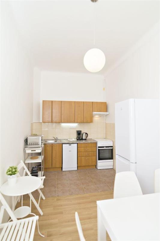 Apartments With 2 Bathrooms- 5 Minutes From Old Town - 102 M2 Прага Экстерьер фото