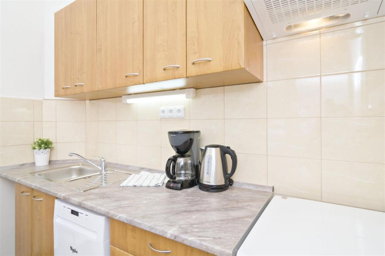 Apartments With 2 Bathrooms- 5 Minutes From Old Town - 102 M2 Прага Экстерьер фото