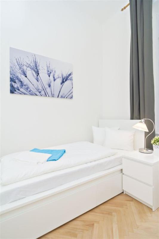 Apartments With 2 Bathrooms- 5 Minutes From Old Town - 102 M2 Прага Экстерьер фото