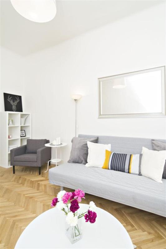 Apartments With 2 Bathrooms- 5 Minutes From Old Town - 102 M2 Прага Экстерьер фото