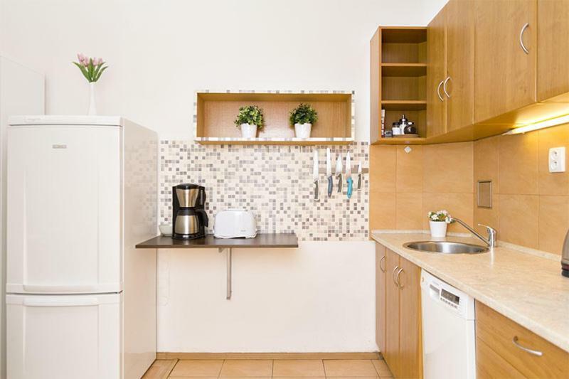 Apartments With 2 Bathrooms- 5 Minutes From Old Town - 102 M2 Прага Экстерьер фото
