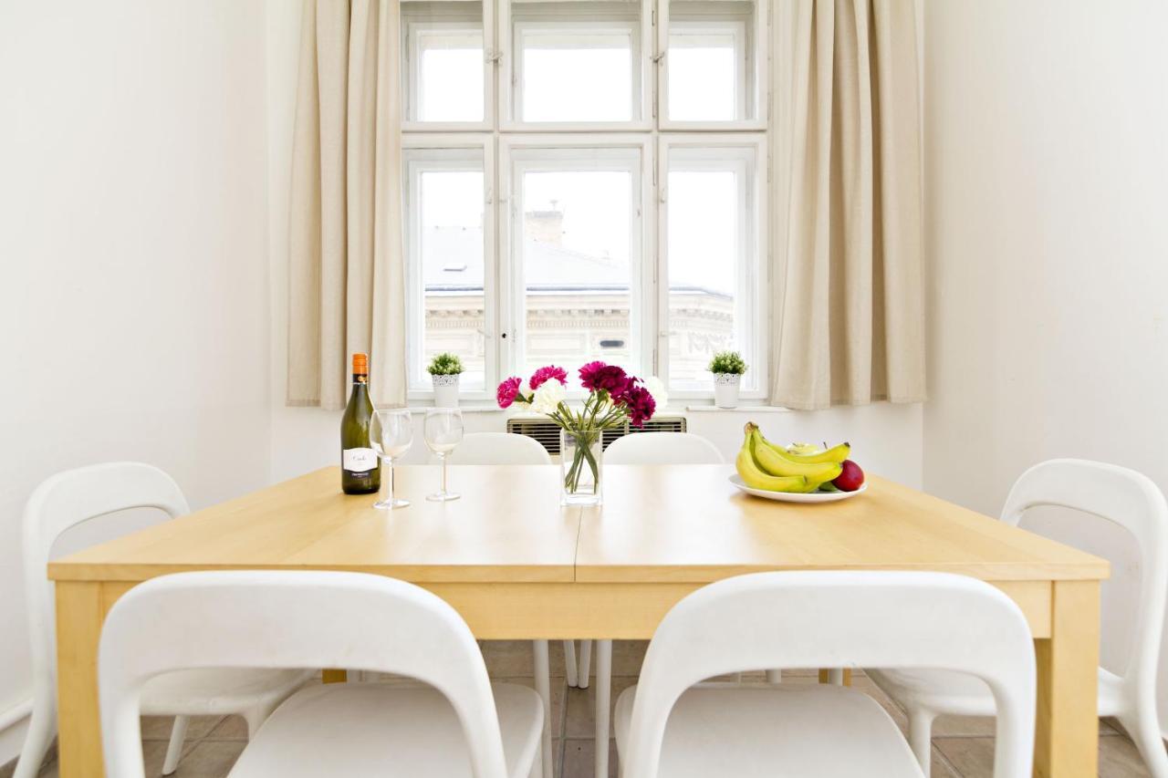 Apartments With 2 Bathrooms- 5 Minutes From Old Town - 102 M2 Прага Экстерьер фото