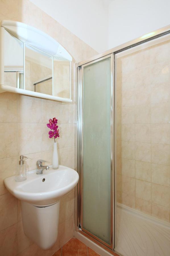 Apartments With 2 Bathrooms- 5 Minutes From Old Town - 102 M2 Прага Экстерьер фото